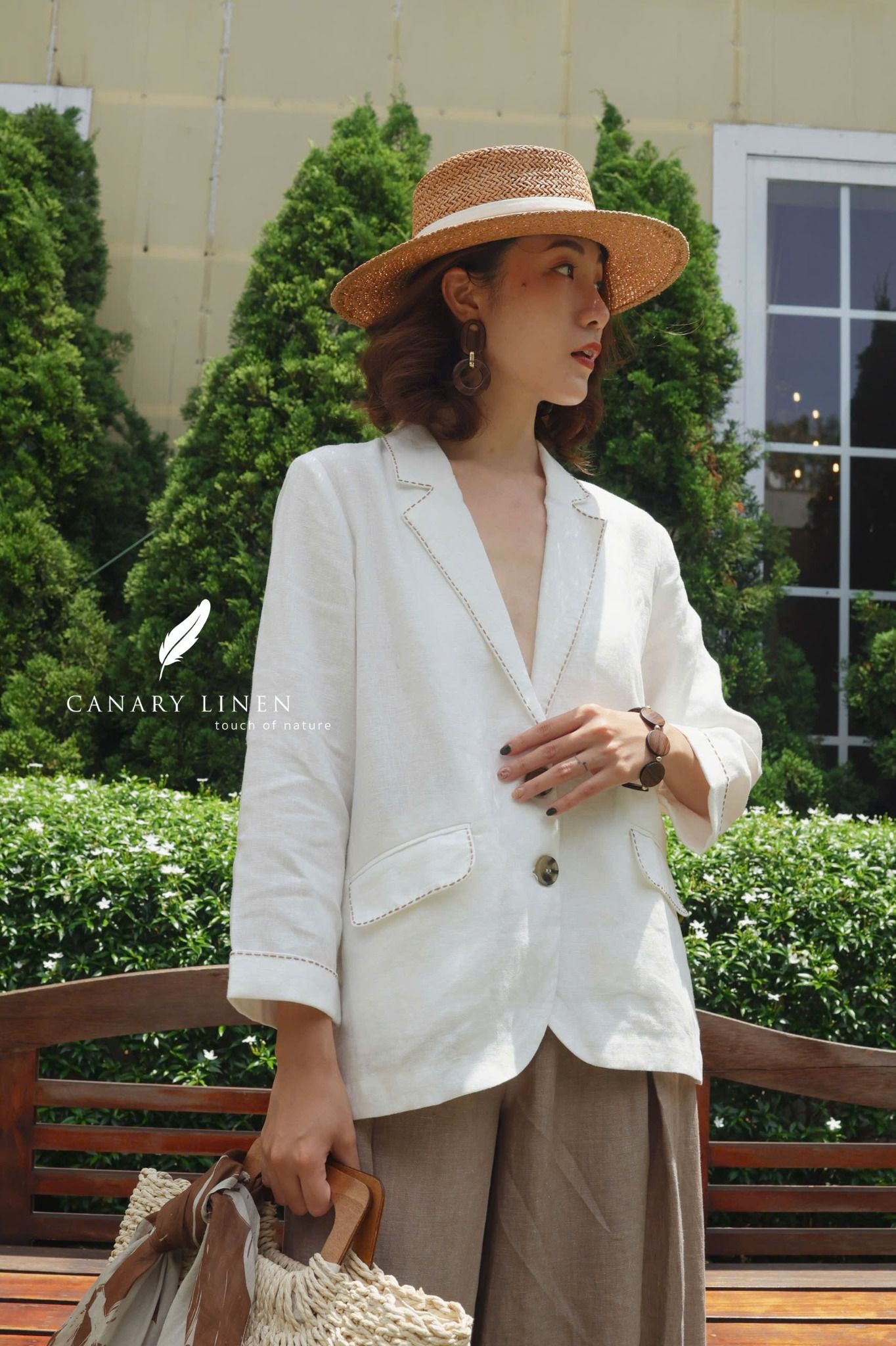  Eira Blazer - Trắng viền nâu nhạt 