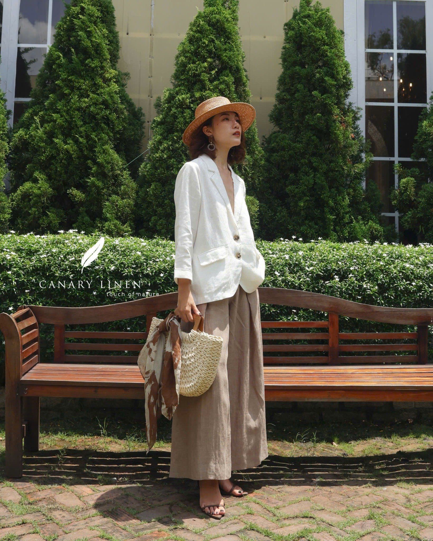  Eira Blazer - Trắng viền nâu nhạt 