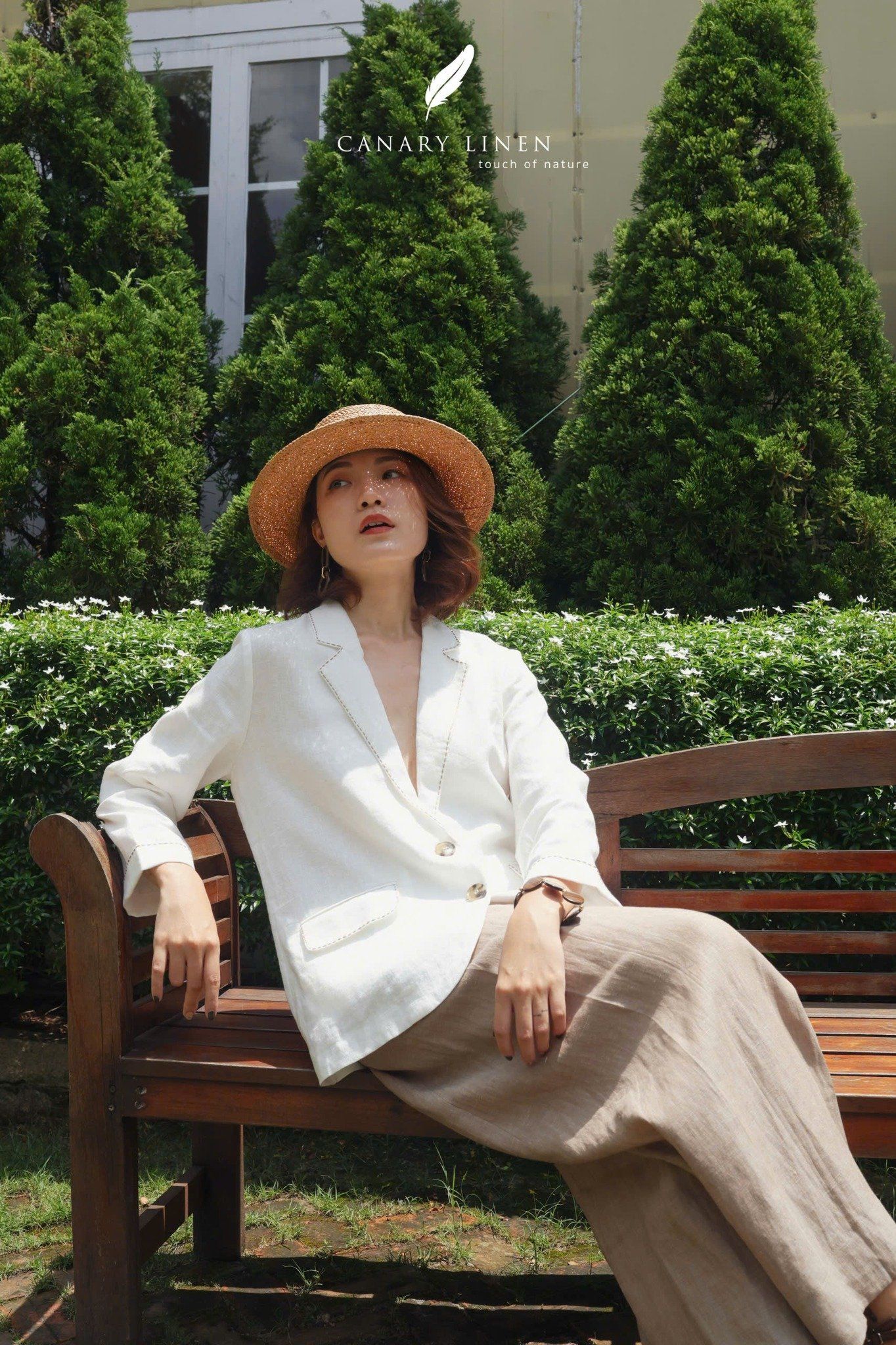  Eira Blazer - Trắng viền nâu nhạt 