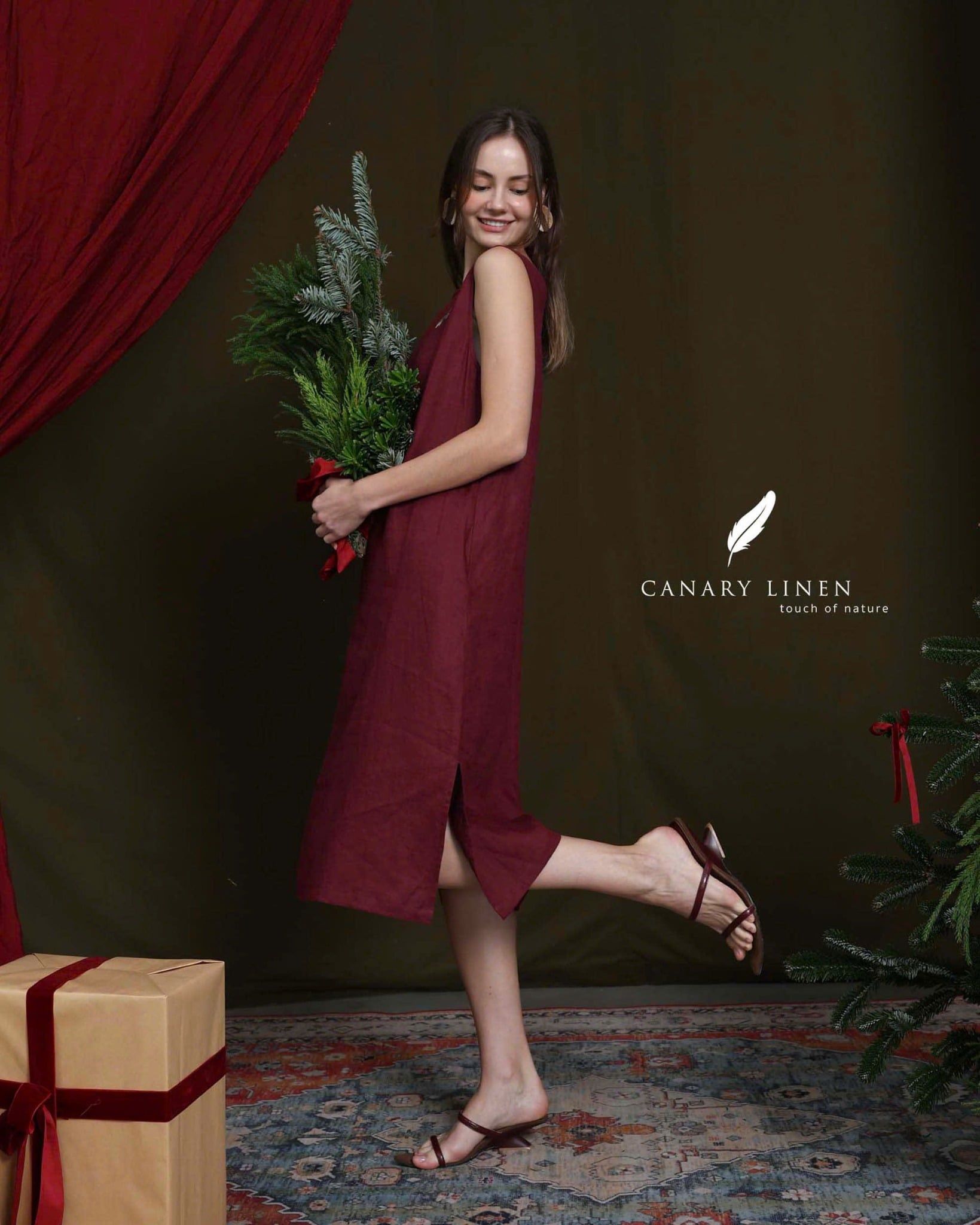  Bloom V Dress - Đỏ mận 