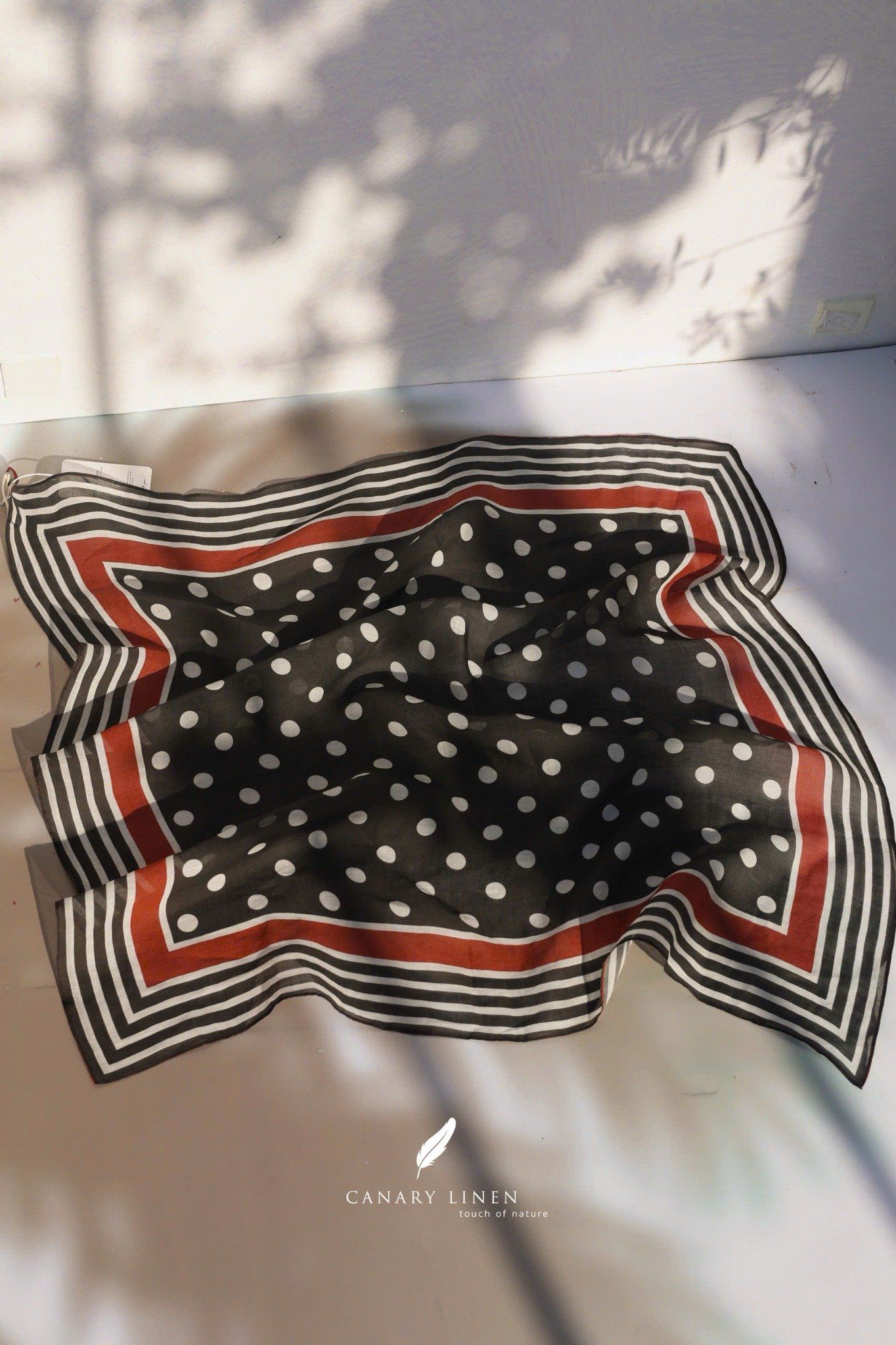  Clara Scarf - Chấm bi nền đen 