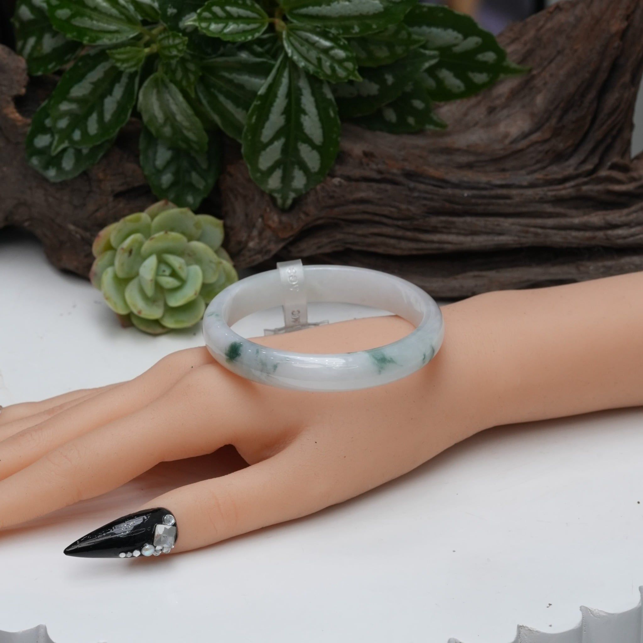  Vòng Khối Ngọc Phỉ Thúy Hoa Bay Cao Cấp Bản Hẹ KT: 11.3 x 6.3 x 58.7  (Không Kén Mệnh) 260747 