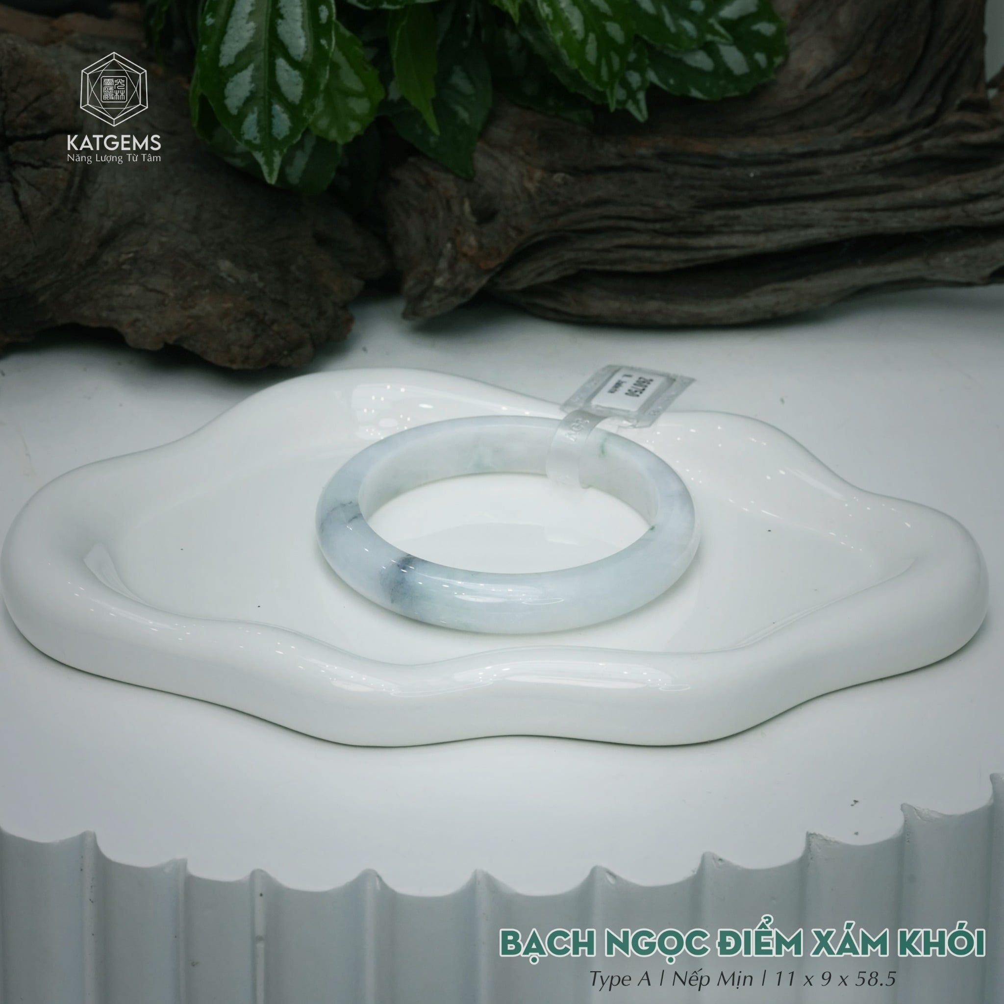  Vòng Khối Ngọc Phỉ Thúy Bạch Ngọc Điểm Xám Khói Cao Cấp Bản Hẹ 11 x 9 x 58.8 (Không Kén Mệnh) 260750 