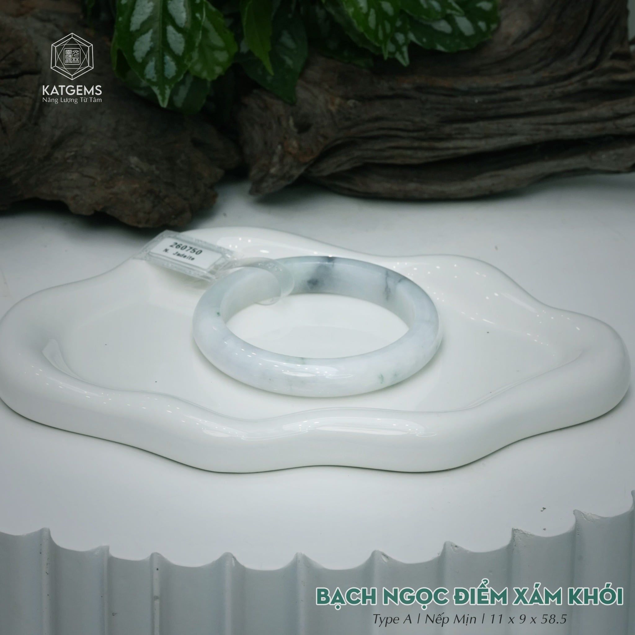  Vòng Khối Ngọc Phỉ Thúy Bạch Ngọc Điểm Xám Khói Cao Cấp Bản Hẹ 11 x 9 x 58.8 (Không Kén Mệnh) 260750 