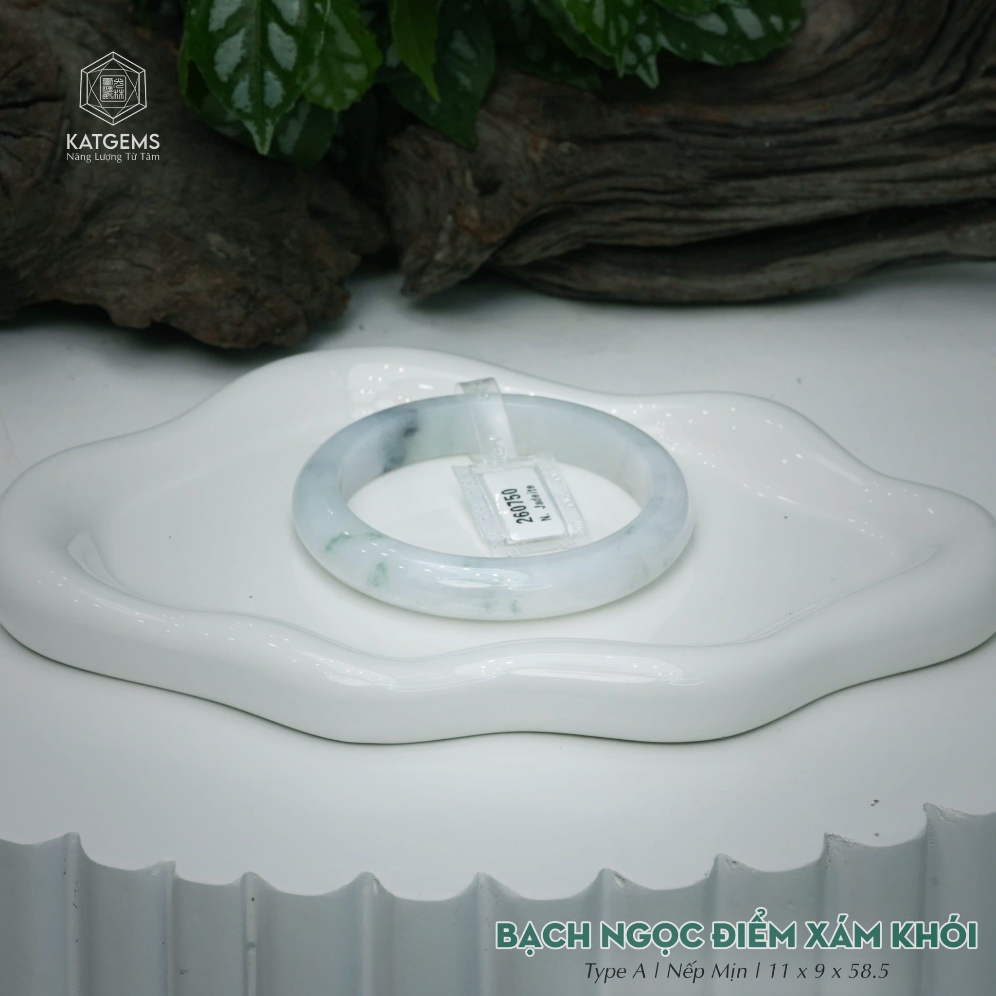  Vòng Khối Ngọc Phỉ Thúy Bạch Ngọc Điểm Xám Khói Cao Cấp Bản Hẹ 11 x 9 x 58.8 (Không Kén Mệnh) 260750 