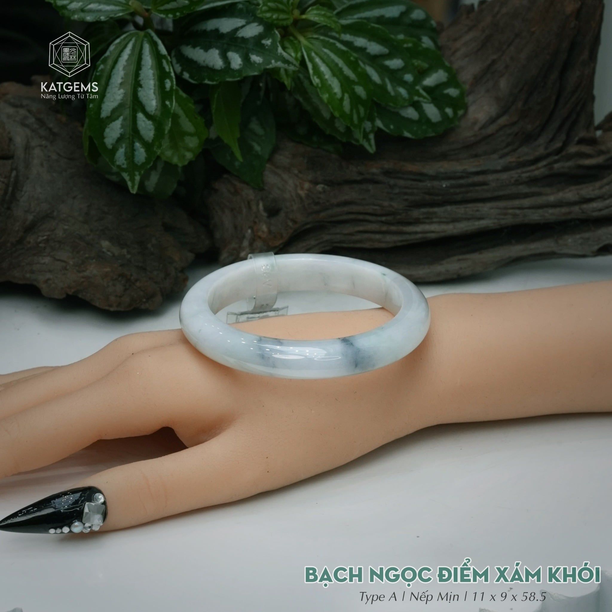  Vòng Khối Ngọc Phỉ Thúy Bạch Ngọc Điểm Xám Khói Cao Cấp Bản Hẹ 11 x 9 x 58.8 (Không Kén Mệnh) 260750 