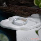  Vòng Khối Phỉ Thúy Xám Khói Điểm Sái Kim Hồng Bản Hẹ 11.7 x 7.8 x 55.6 (Không Kén Mệnh) 2530138 