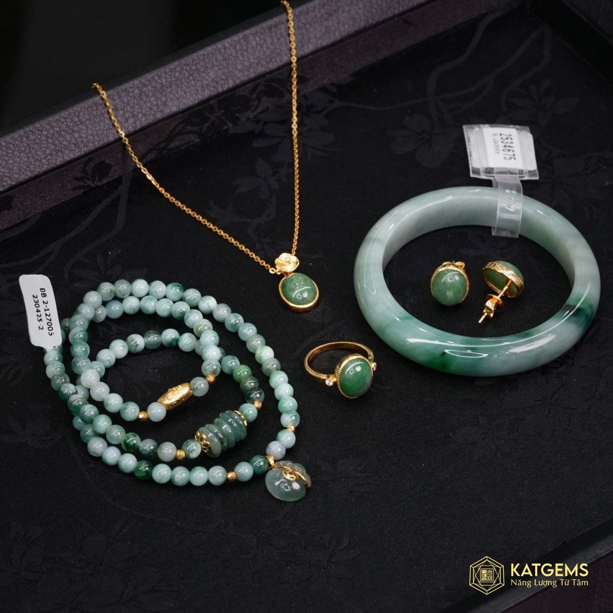  Chuỗi Ngọc Phỉ Thúy Hoa Bay Mix Ngũ Điếu, Túi Tiền, Hạt Gạo Vàng Thần Tài (Lục Táo) (Không Kén Mệnh) ĐB 1-127030 
