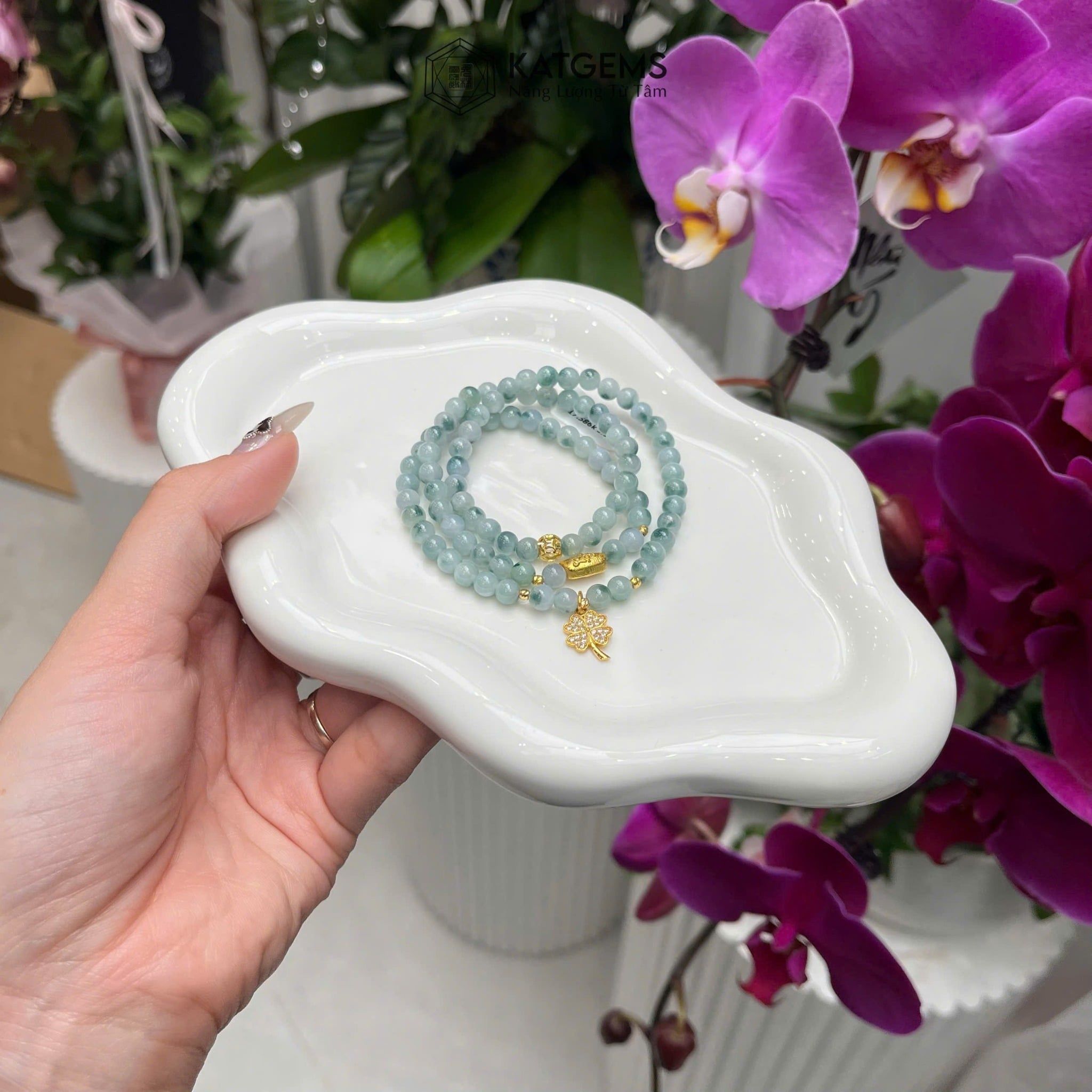  Vòng Chuỗi Ngọc Phỉ Thúy Hoa Bay 5.2ly Mix Bi Kim Tiền, Hạt Gạo Vàng Và Cỏ Bốn Lá Nạm Đá Vàng Trang Sức (Không Kén Mệnh) Vip-127005 