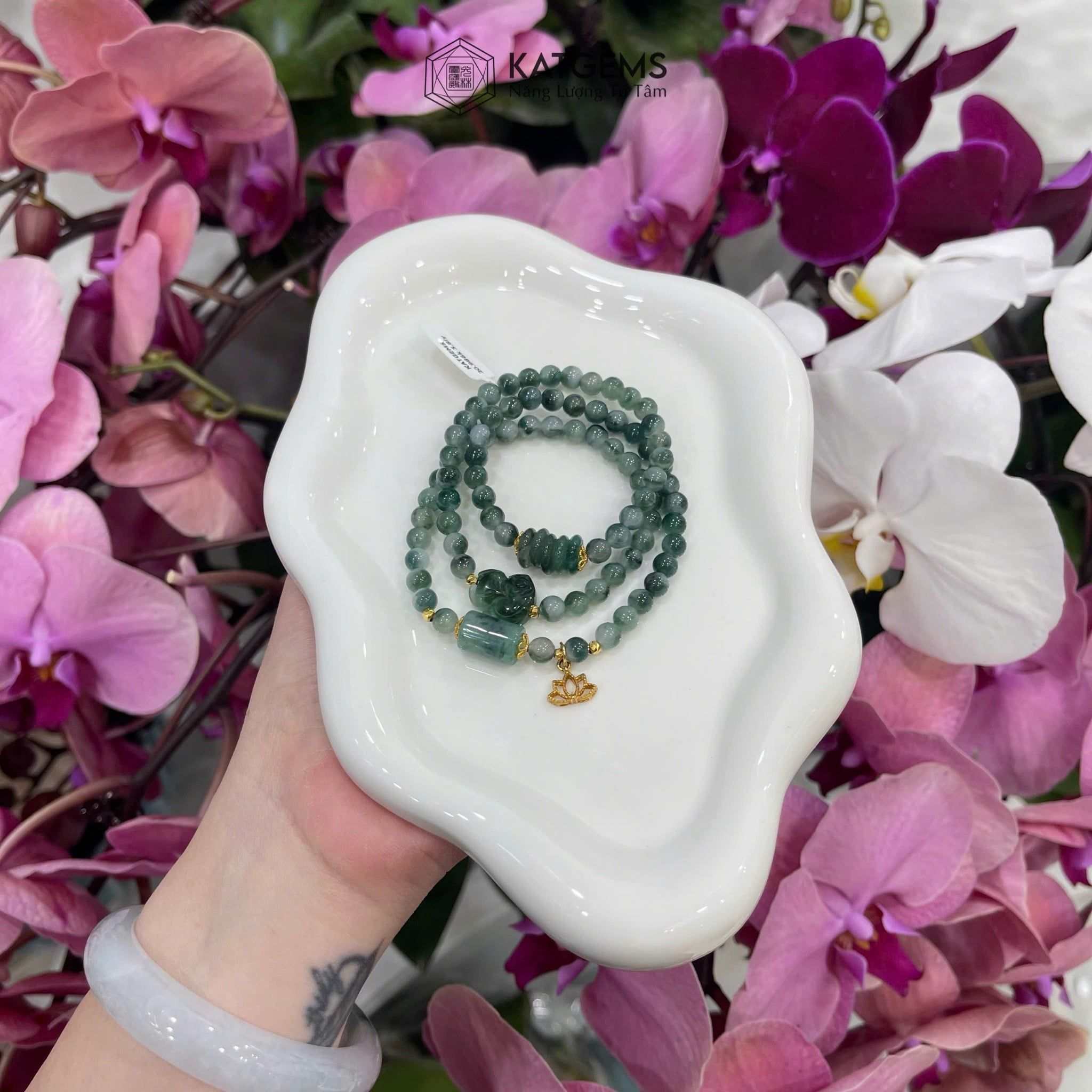  Vòng Chuỗi Ngọc Phỉ Thúy Hoa Bay 5.8ly Mix Ngũ Điếu, Hồ Ly Phượng, Lu Thống Và Hoa Sen Vàng Trang Sức (Không Kén Mệnh) Vvip-127001 