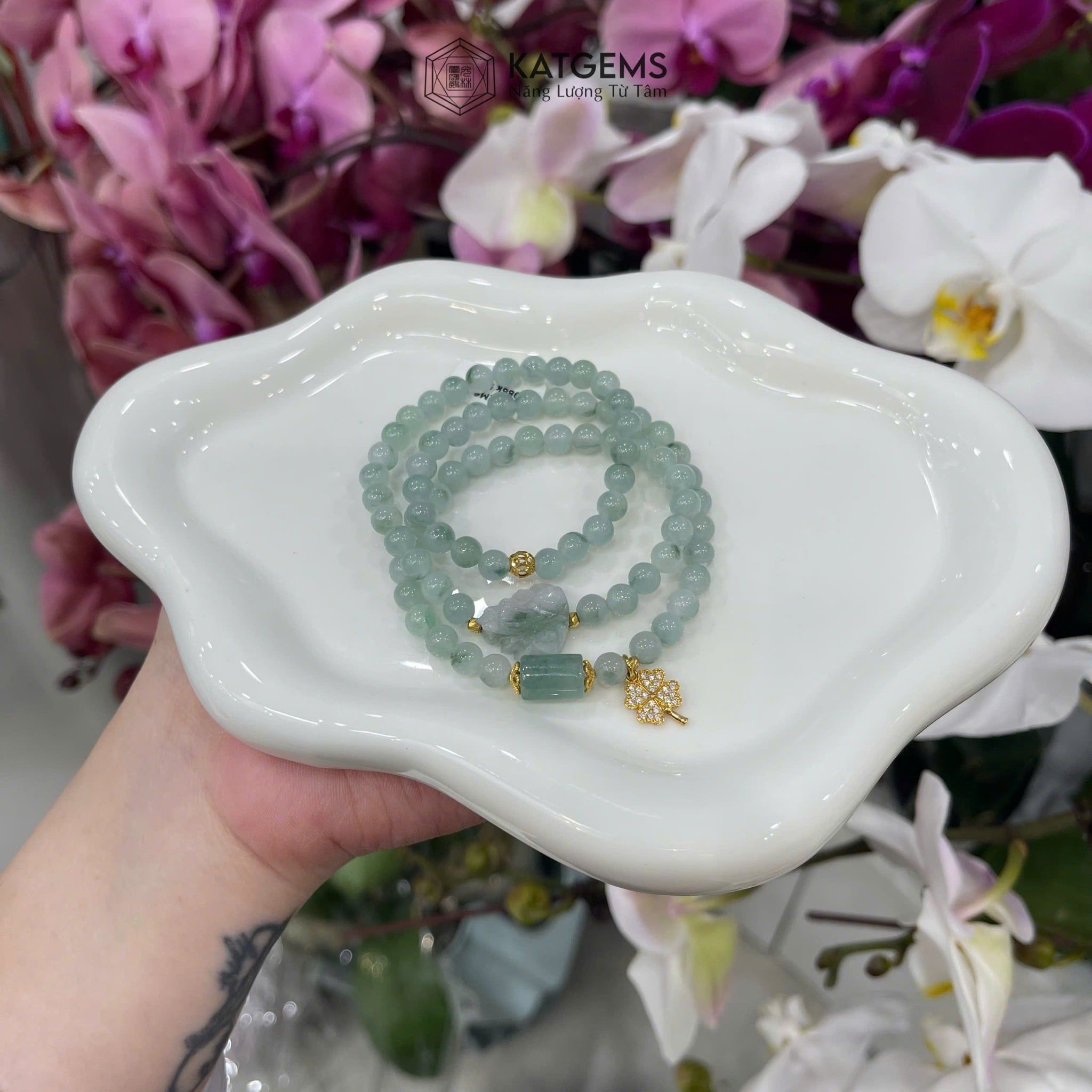  Vòng Chuỗi Ngọc Phỉ Thúy Hoa Bay 5.8ly Mix Bi Kim Tiền, Hồ Ly Chúa, Lu Thống Và Cỏ Bốn Lá Nạm Đá Vàng Trang Sức (Không Kén Mệnh) 1-127014 