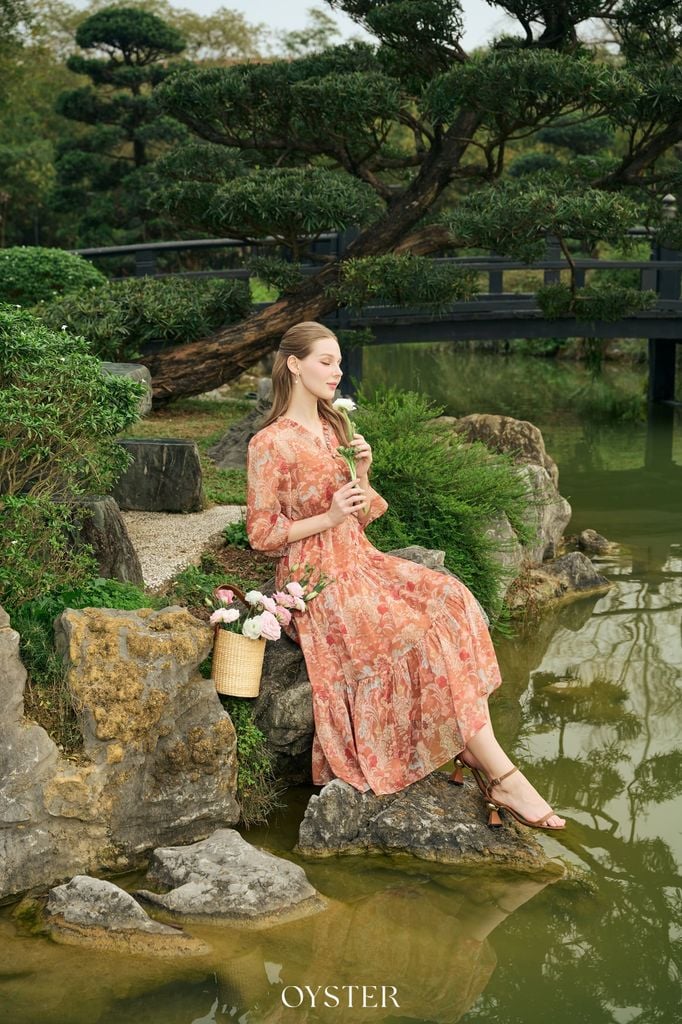 Đầm Ava