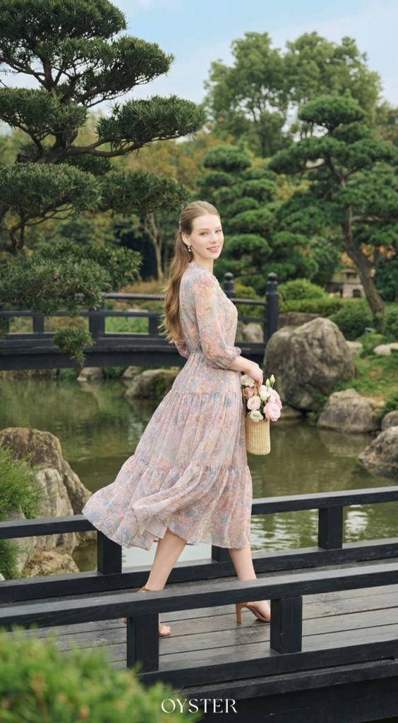 Đầm Ava