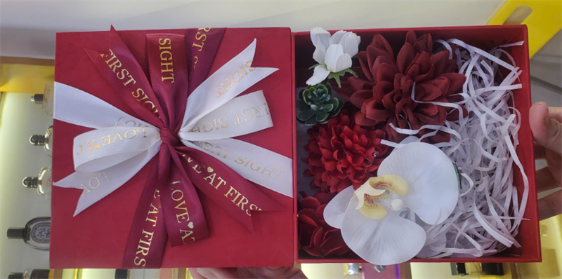  Hộp Hoa Lụa Vuông (Đỏ) - Size 16cm 