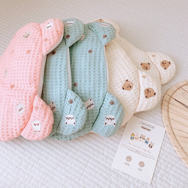 Gối Nằm Monona Bông Tai Gấu Cotton Wafle MNN124
