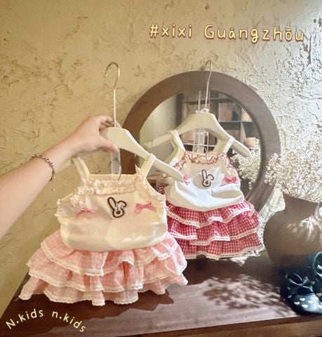 TT Bé Gái OT Váy 2 Dây Kẻ Chân Váy Nhúng Bèo