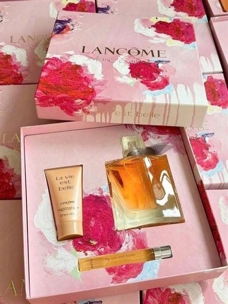 Set LANCÔME Paris La Vie Est Belle L’eau De Parfum 100ml + 10ml , Body Lotion 50ml