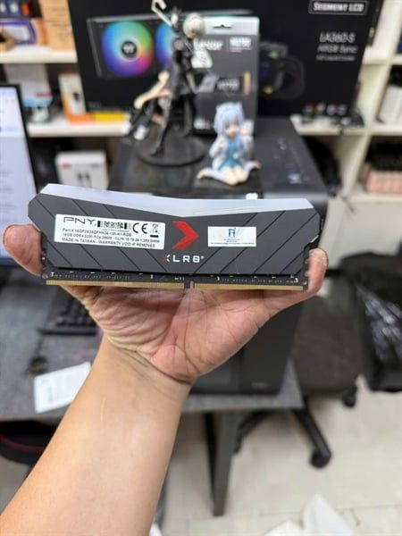 Ram R4-16GB XLR8 PNY GAMING LED 3200Hz 11/2025 2ND
