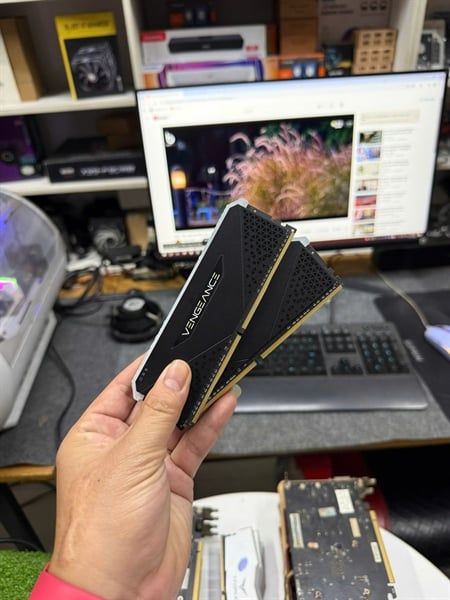 Ram R4-8GB Corsair VENGEANCE RGB RS 3600MHz DDR4 BH 11/2026 2ND