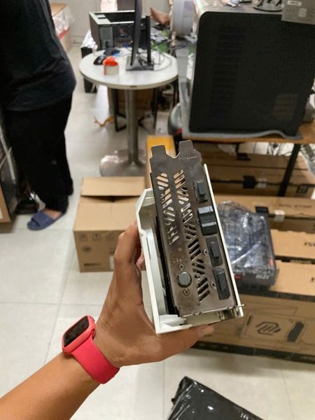 Card Màn Hình Máy Tính VGA Colorful Utrawhite 3050-8GB 2ND