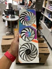 Card Màn Hình Máy Tính VGA Colorful Utrawhite 3050-8GB 2ND