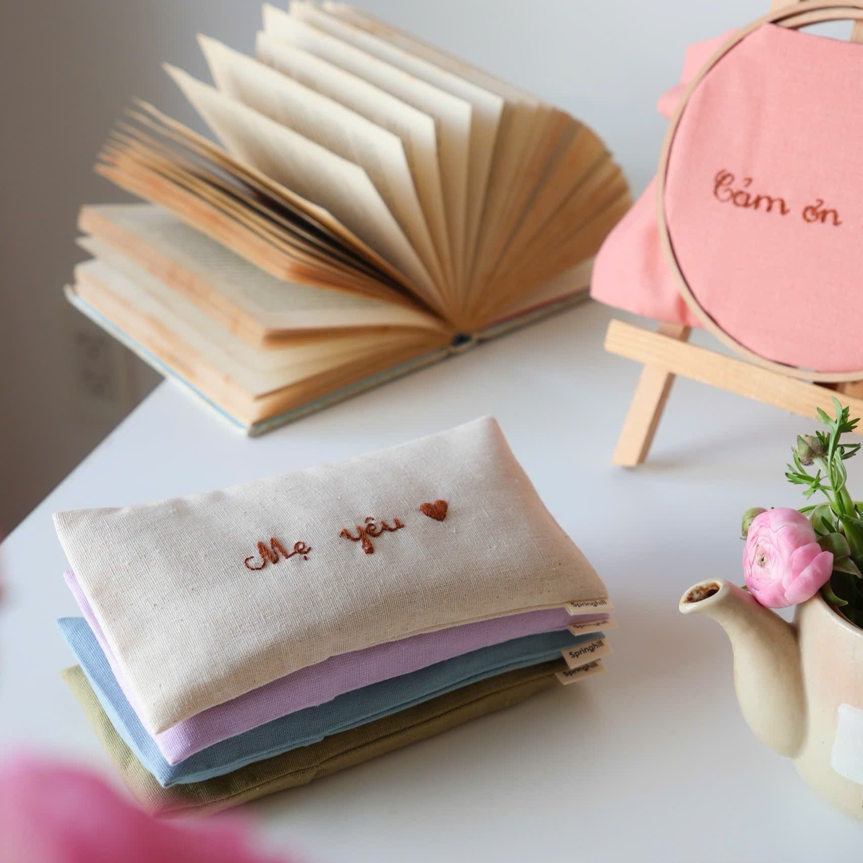  Gối chườm mắt thêu tay 