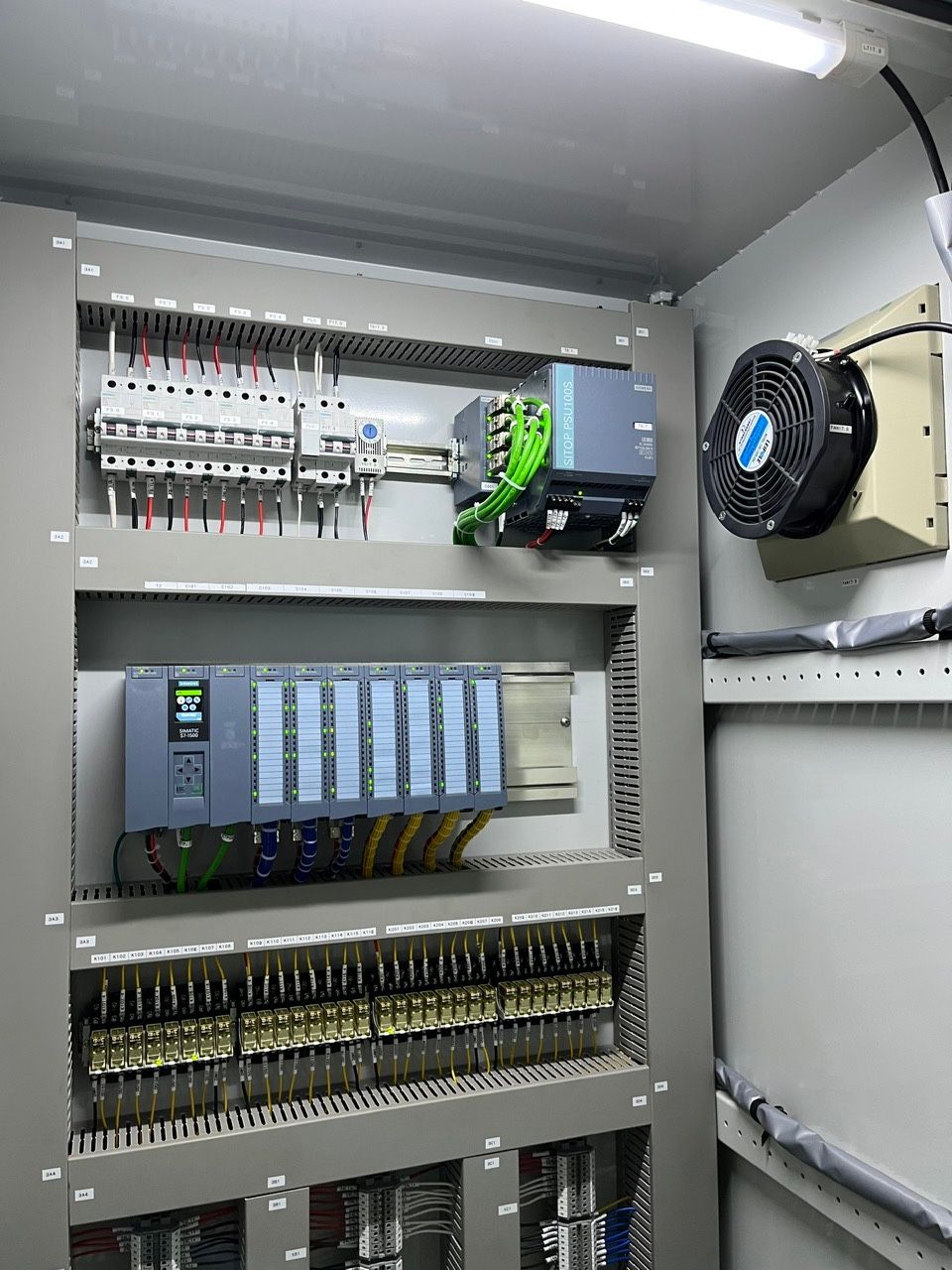  TỦ ĐIỀU KHIỂN PLC 