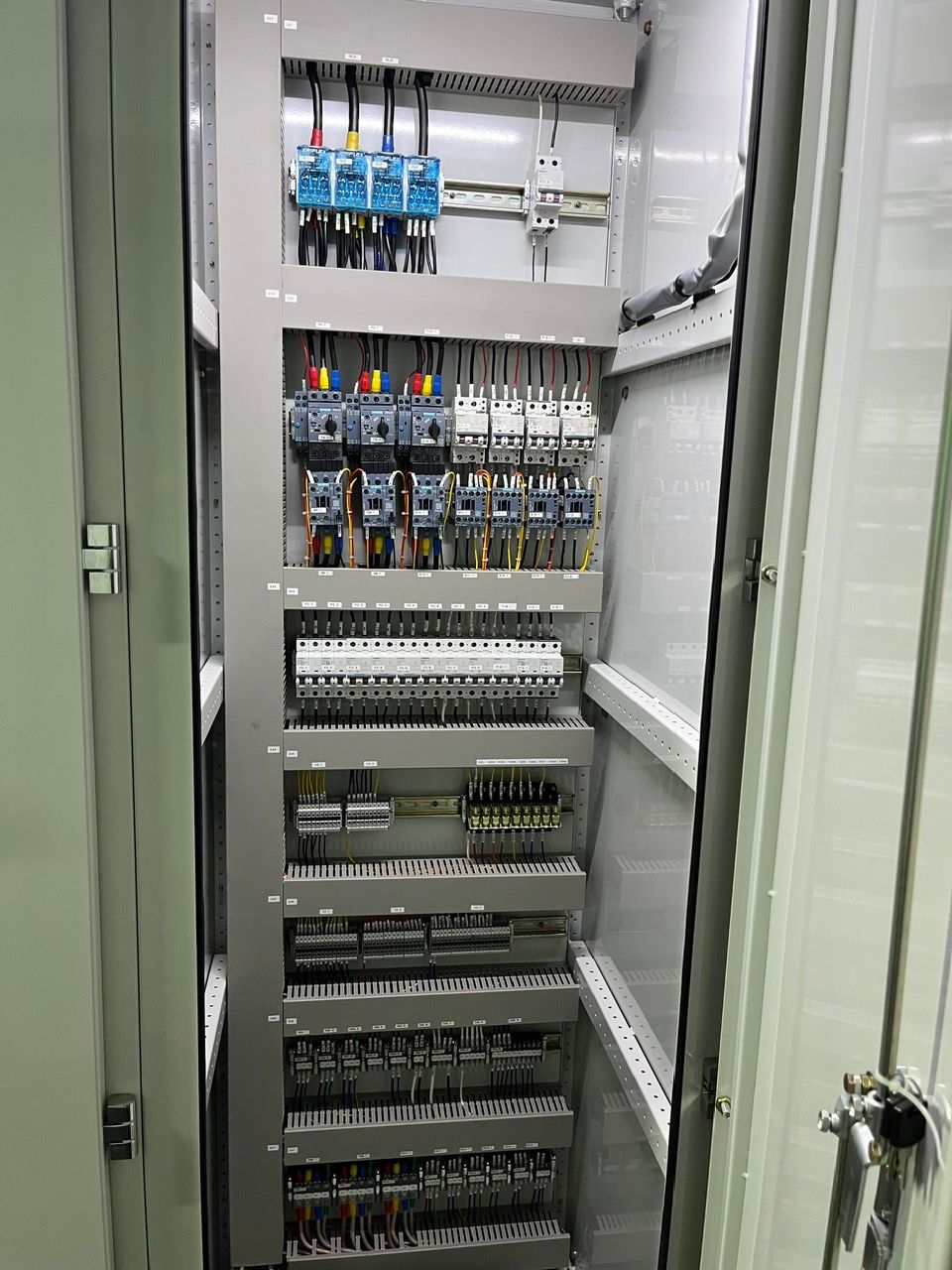  TỦ ĐIỀU KHIỂN PLC 