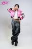  OUTFIT PHỐI SẴN (HAK0507 Áo Khoác Thun Croptop Khóa Kéo Biker - Hồng phối Quần Da Suông Túi Hộp Nam - Đen) 