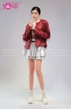  Outfit Phối Sẵn (HAM0407 Áo Khoác Kim Sa Tua Rua Đỏ Nam phối HVQ0202 Váy Xếp Li Bạc 2 Tầng Khoen) 