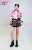  OUTFIT PHỐI SẴN (HAK0507 Áo Khoác Thun Croptop Khóa Kéo Biker - Hồng phối HVV0101 Váy Xếp Li 2 Tầng Khoen Màu Đen ) 