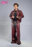  Outfit Phối Sẵn - (HAD0415 Áo Khoác Da Cá Sấu Đính Đá Nam - Đỏ phối HQA0402 Quần Dài Da Đinh Tán Nam - Đỏ) 