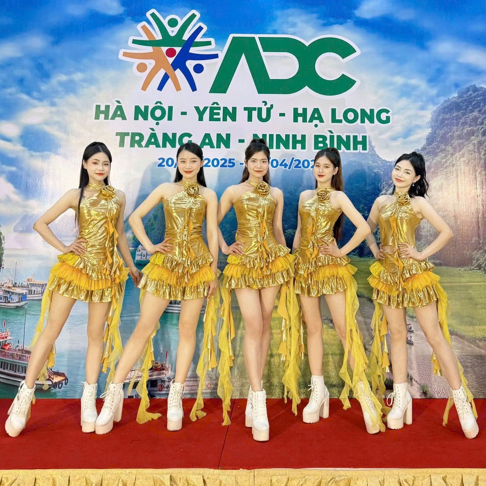  HBH0301 Set Áo Váy Tua Rua Vàng Kèm Bao Tay 