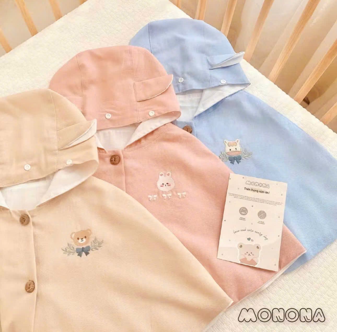  MONONA - Áo Choàng Linen Thêu Kèm Mũ Chắn Giọt Bắn/ Chắn Bụi MNN137 