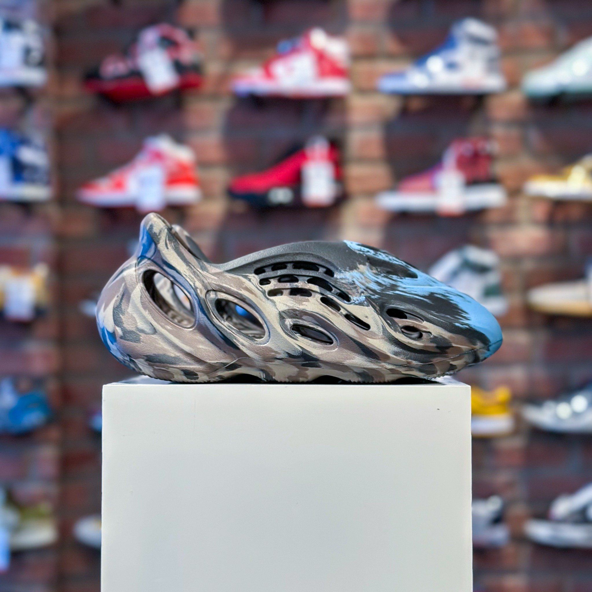 Yeezy Foam Runner MX Cinder [ID4126] – Rex Sneaker