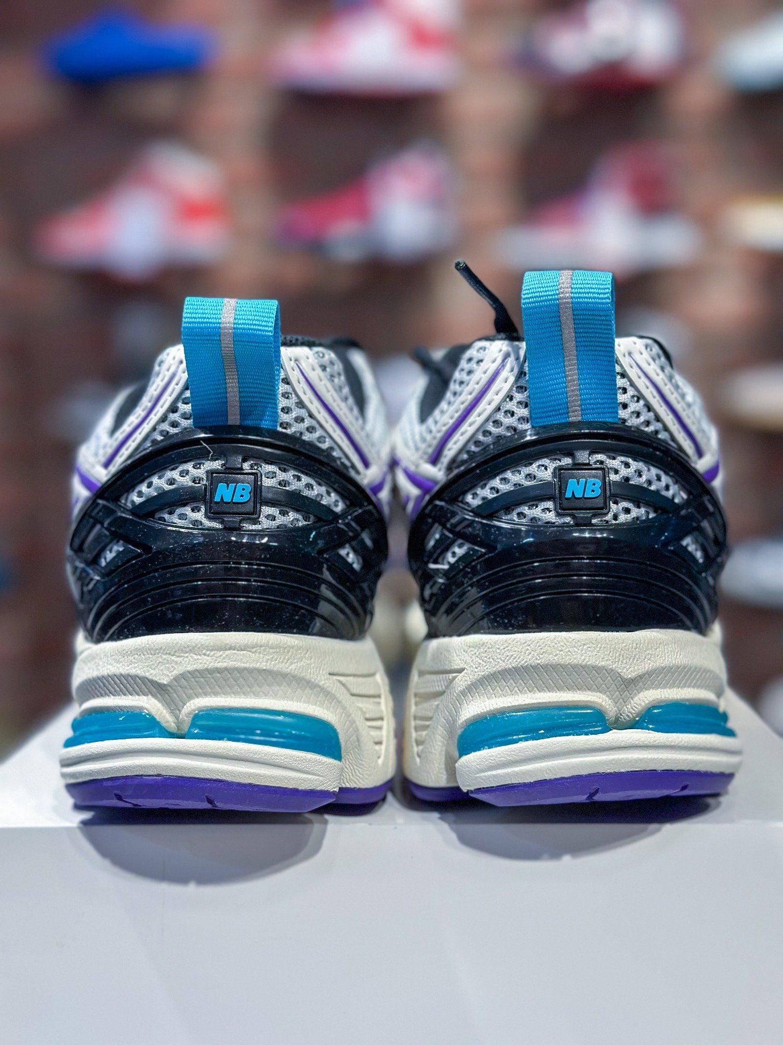 New Balance 1906R Hornets