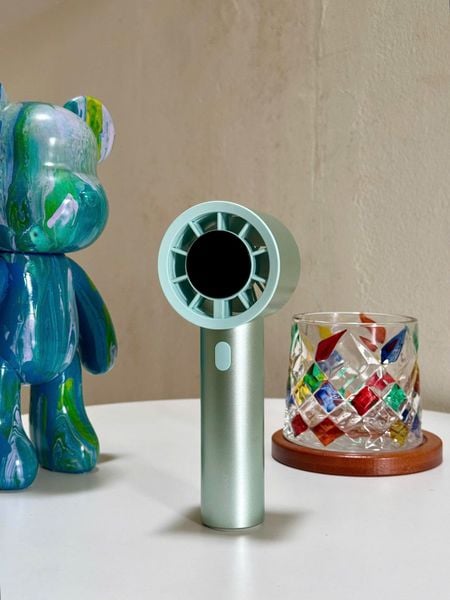 Quạt mini cầm tay Veeco VMF-72