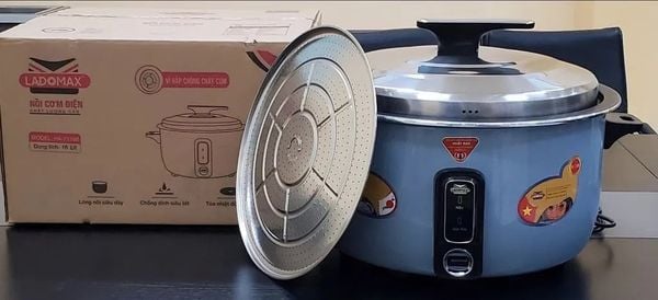 Nồi cơm điện công nghiệp 10 Lít Ladomax HA-71100
