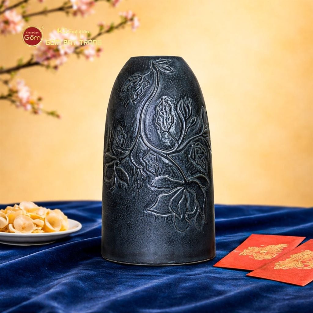 Bình Hoa Dáng Chuông Khắc Hoa Lá