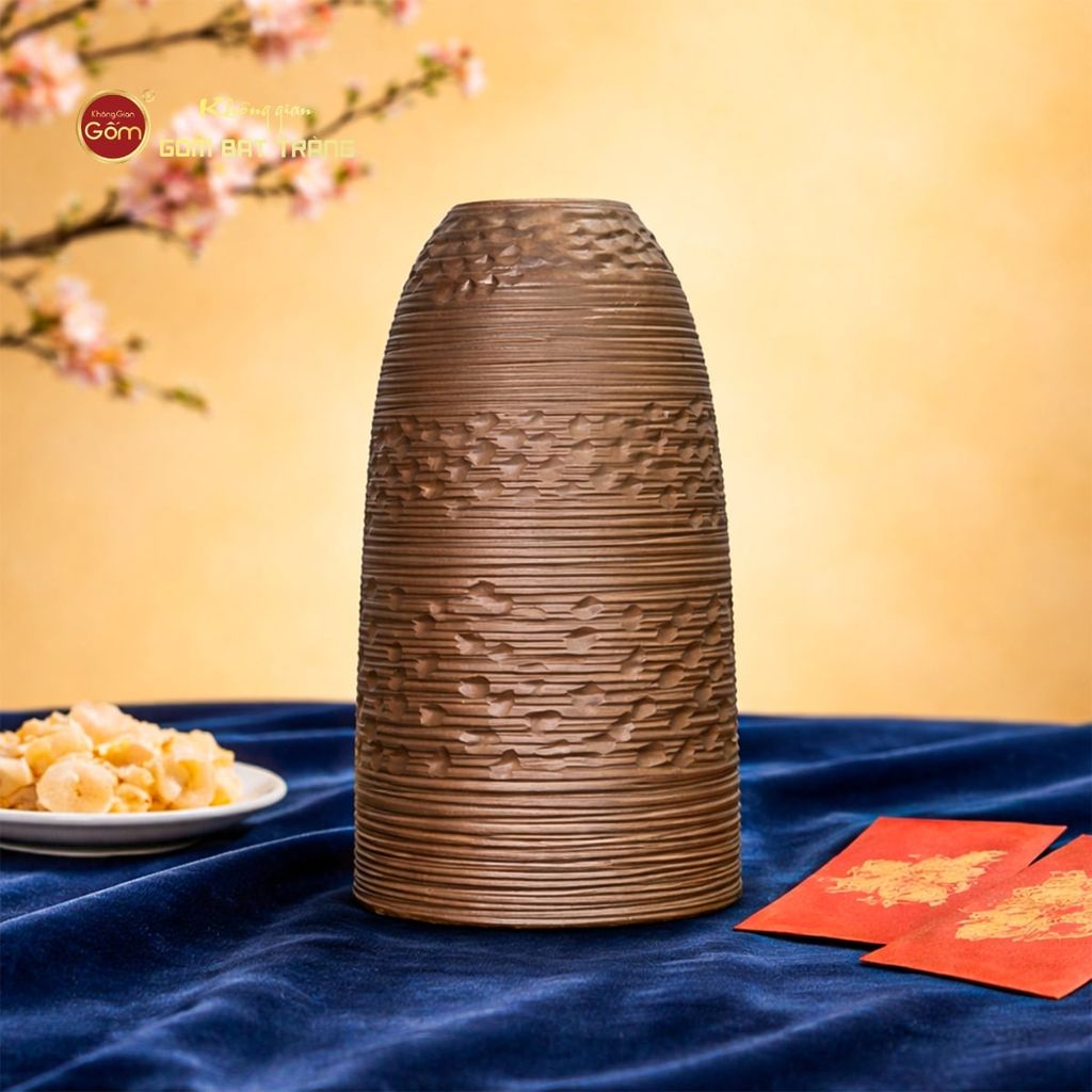 Bình Hoa Dáng Chuông Nâu Đất Vân Khắc Thủ Công