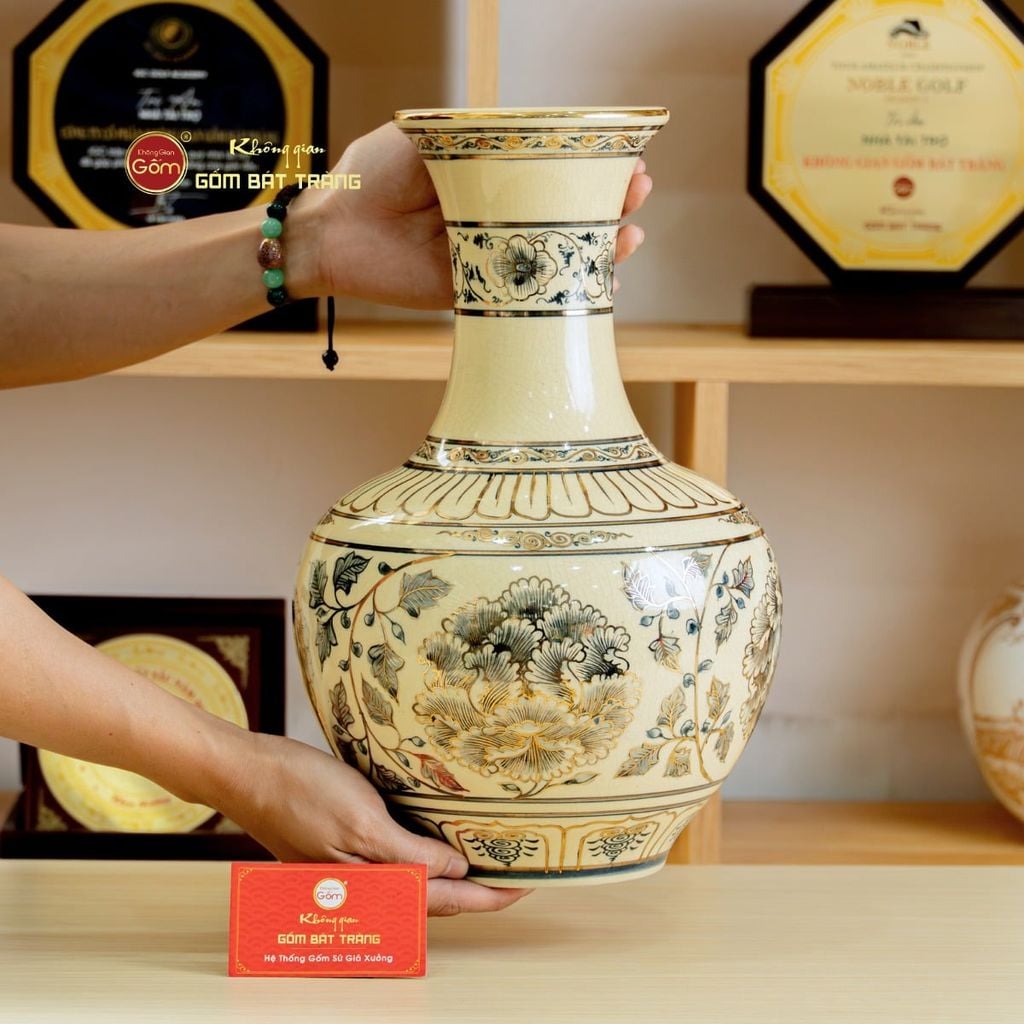 Bình Tỏi Hoa Phù Dung Vẽ Vàng