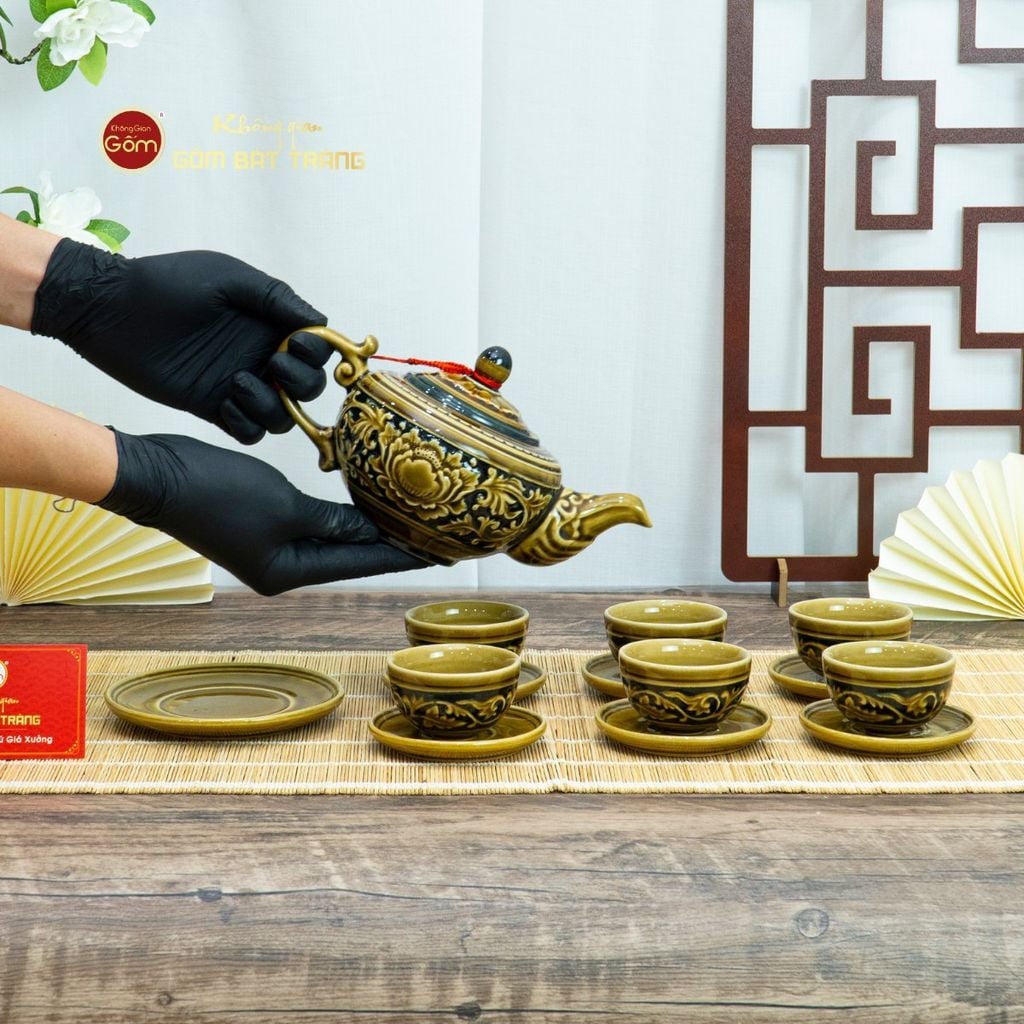 Bộ Ấm Chén Khắc Nổi Hoa Phù Dung Nền Đen
