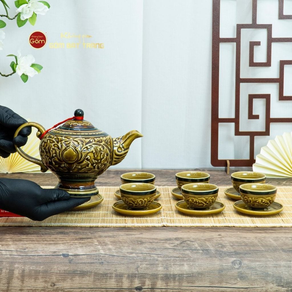 Bộ Ấm Chén Khắc Nổi Hoa Sen Nền Cổ