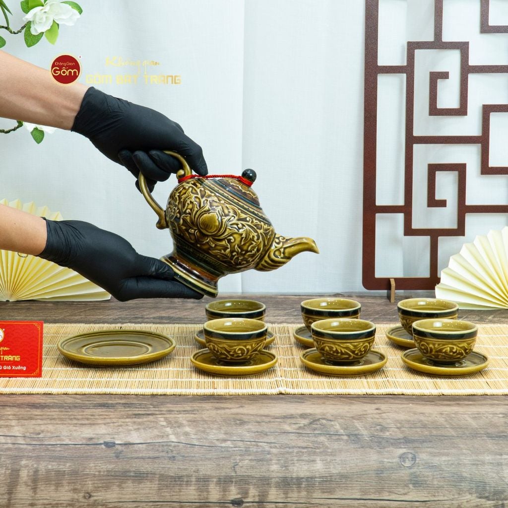 Bộ Ấm Chén Khắc Nổi Hoa Sen Nền Cổ