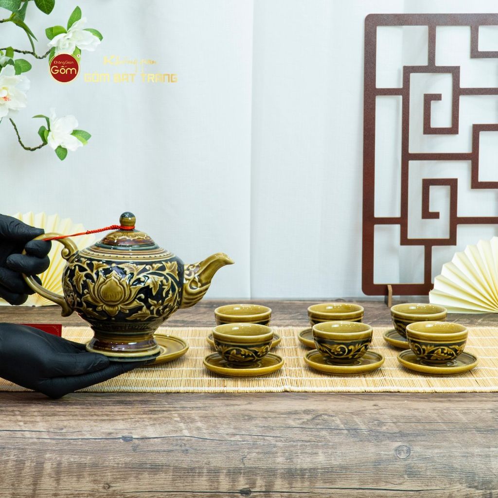 Bộ Ấm Chén Khắc Nổi Hoa Sen Nền Đen