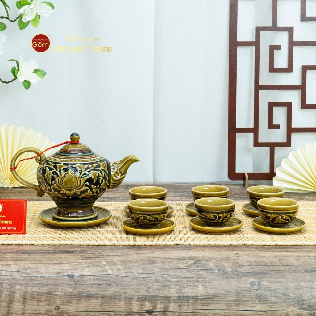 Bộ Ấm Chén Khắc Nổi Hoa Sen Nền Đen