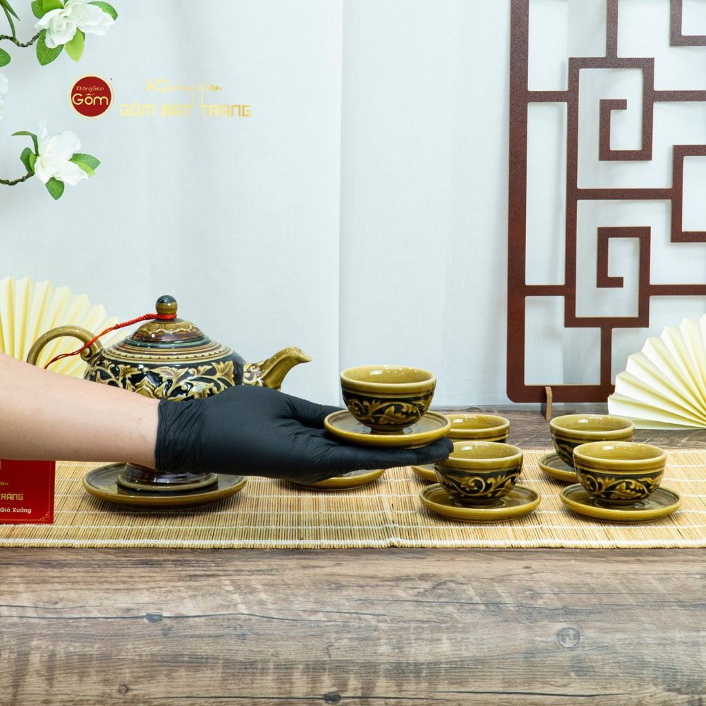 Bộ Ấm Chén Khắc Nổi Hoa Sen Nền Đen