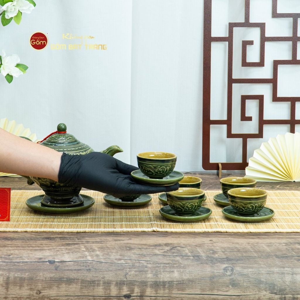 Bộ Ấm Chén Khắc Nổi Hoa Sen Nền Xanh Ngọc