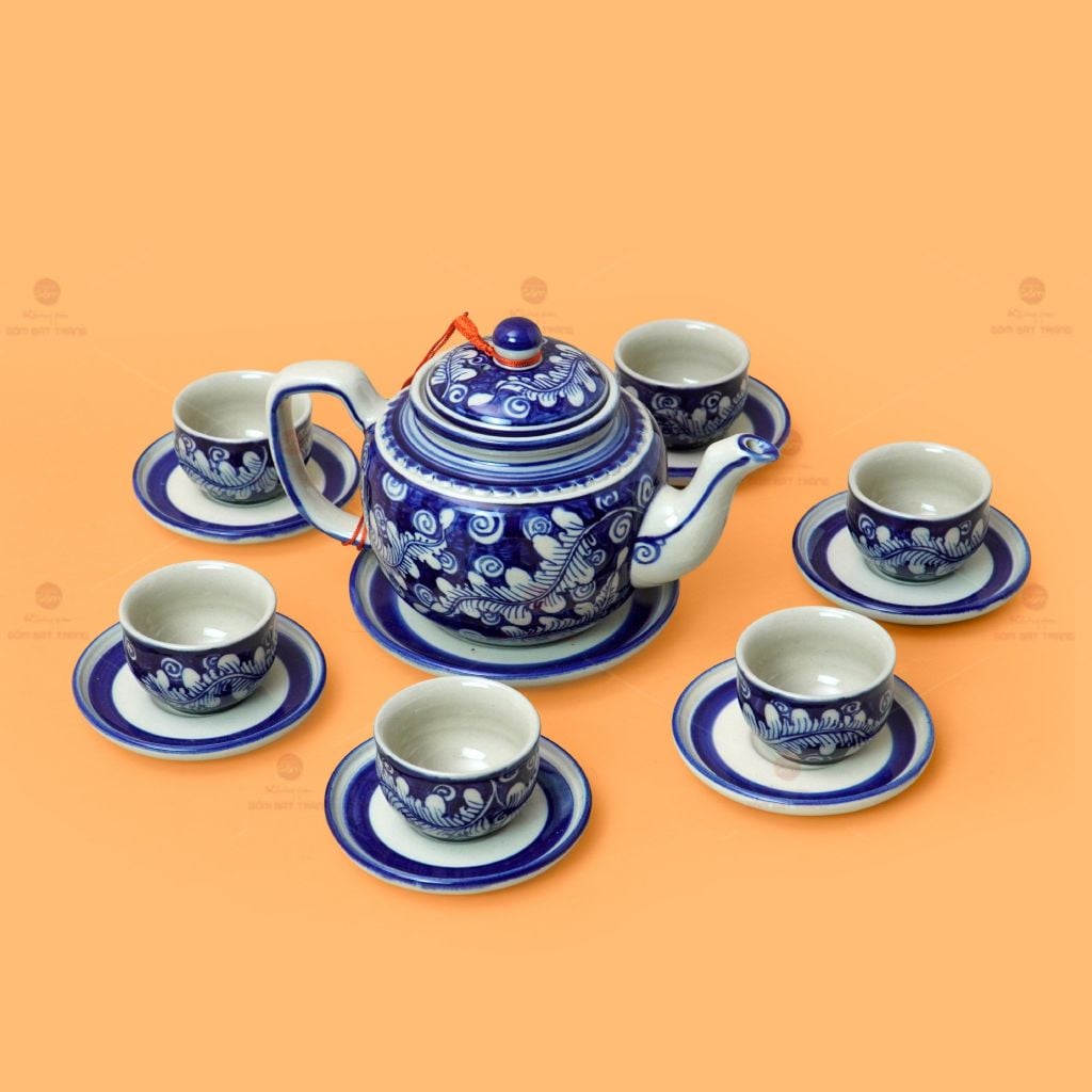 Bộ Ấm Chén Men Lam Vẽ Tay Hoa Lá Dây