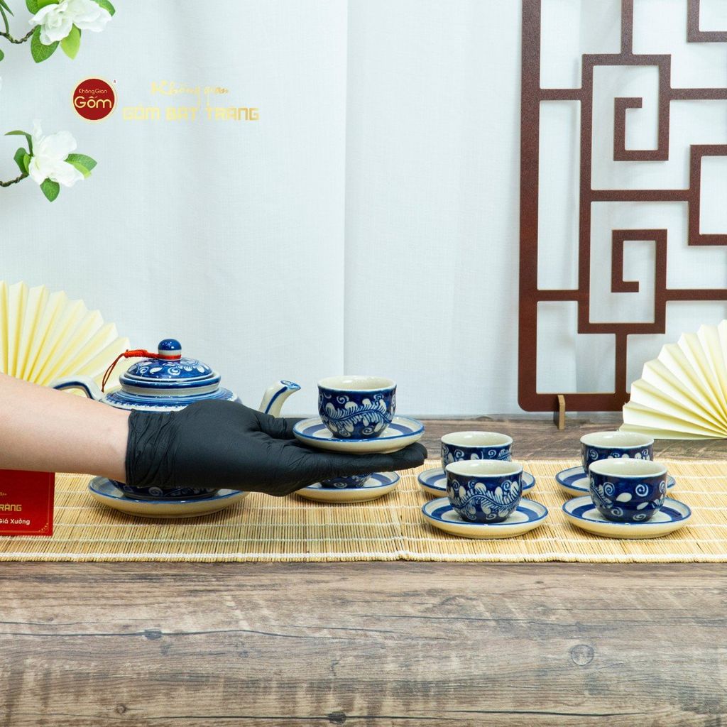 Bộ Ấm Chén Men Lam Vẽ Tay Hoa Lá Dây